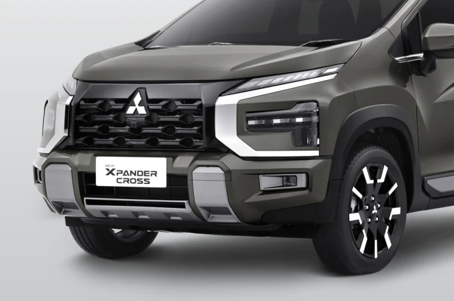 Foto Xpander Cross CROSS PREMIUM CVT (BRONZE TWO TONE) 4